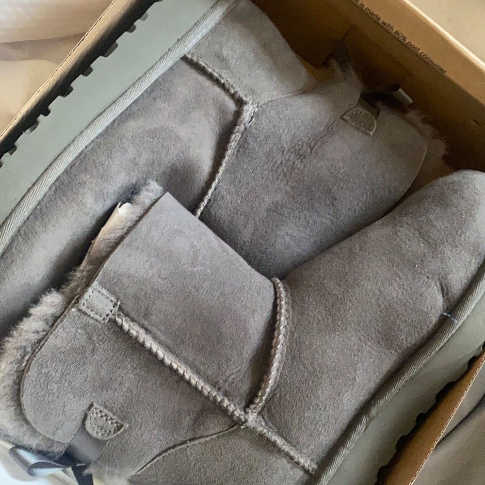 Size 9 UGG Boots w/ Bow